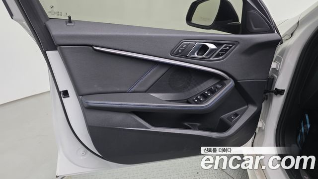 BMW 1-Series 2023 — photo 14