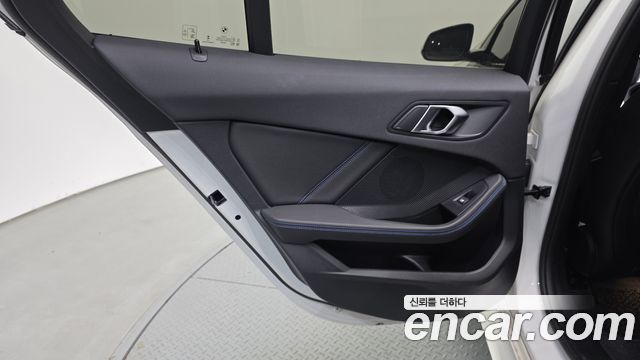 BMW 1-Series 2023 — photo 15