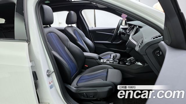 BMW 1-Series 2023 — photo 16