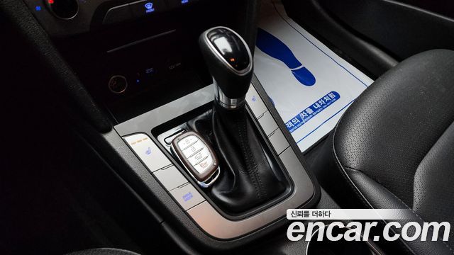 Hyundai AVANTE 2018 — photo 12