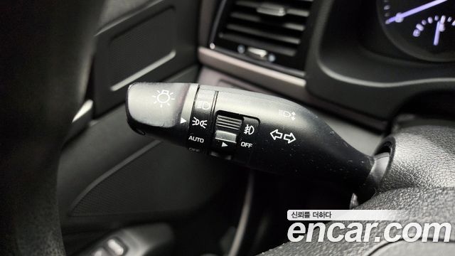 Hyundai AVANTE 2018 — photo 24