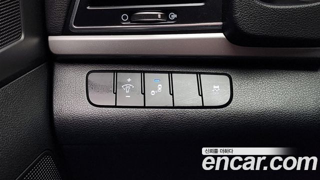 Hyundai AVANTE 2018 — photo 25