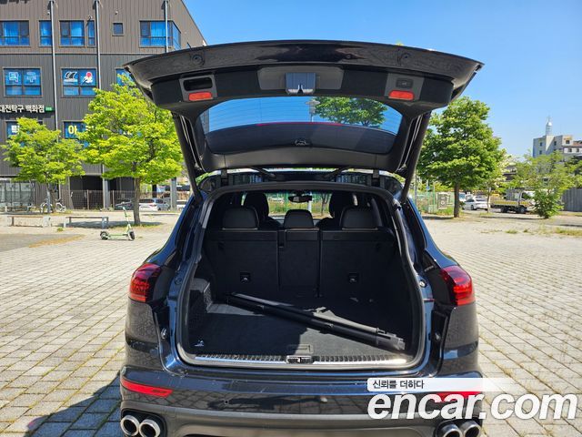 Porsche Cayenne 2016 — photo 9