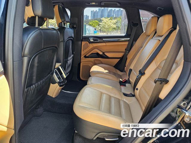 Porsche Cayenne 2016 — photo 10