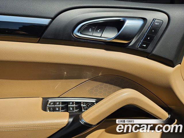 Porsche Cayenne 2016 — photo 12