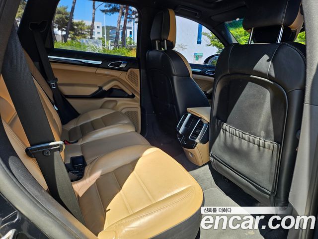 Porsche Cayenne 2016 — photo 14