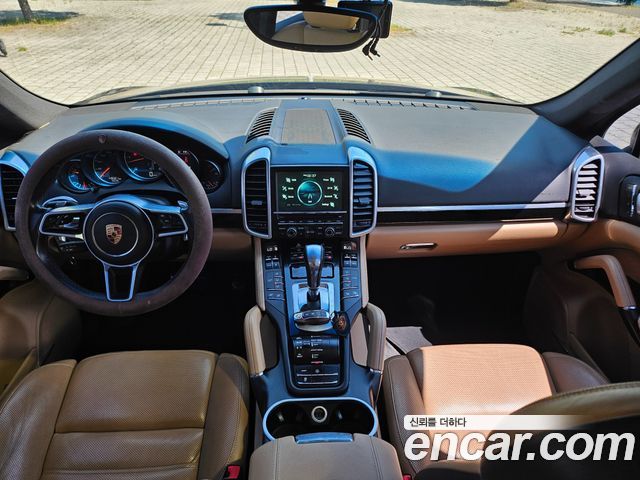 Porsche Cayenne 2016 — photo 16