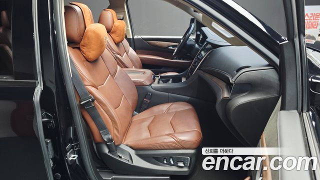 Cadillac Escalade 2019 — photo 18
