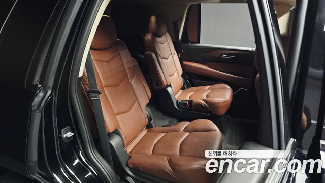Cadillac Escalade 2019 — photo 16