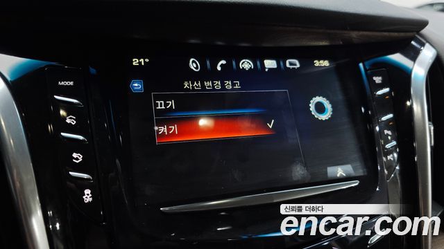 Cadillac Escalade 2019 — photo 32