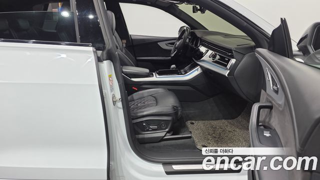 Audi Q8 2021 — photo 11