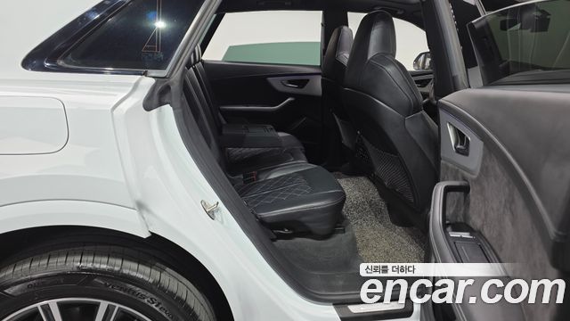 Audi Q8 2021 — photo 12