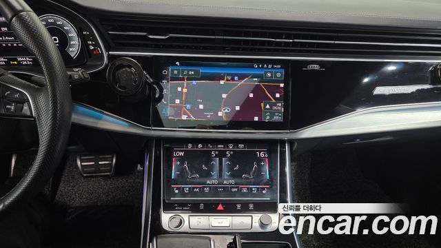Audi Q8 2021 — photo 14