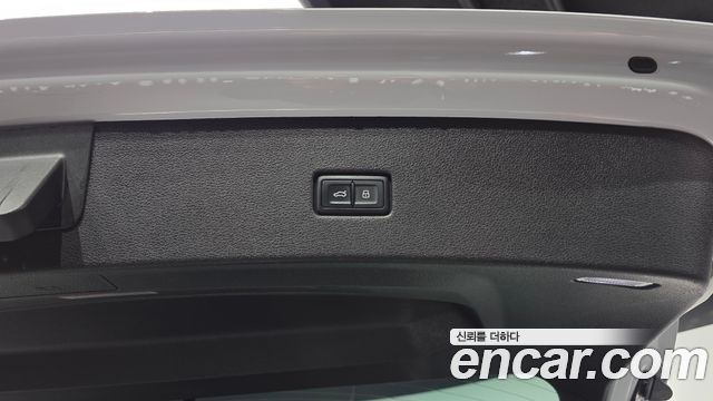 Audi Q8 2021 — photo 20