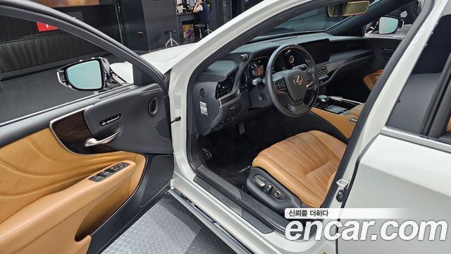 Lexus LS 2022 — photo 13