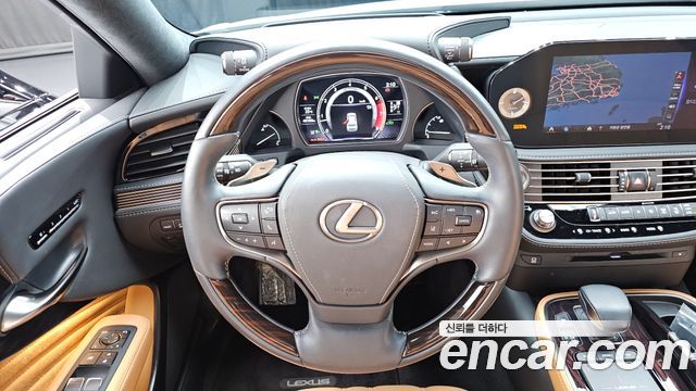 Lexus LS 2022 — photo 19