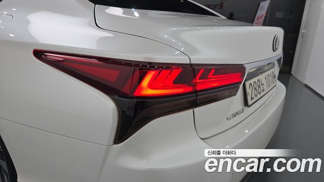 Lexus LS 2022 — photo 9