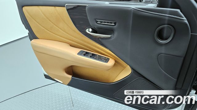 Lexus LS 2022 — photo 14