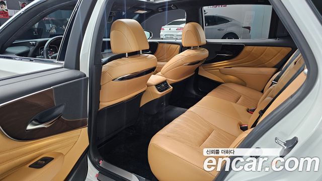 Lexus LS 2022 — photo 16