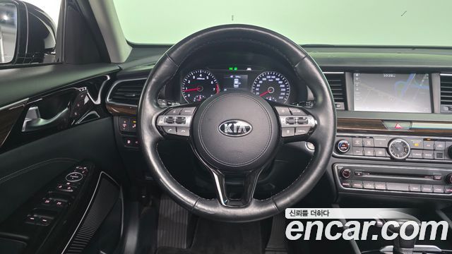 Kia K7 2018 — photo 12