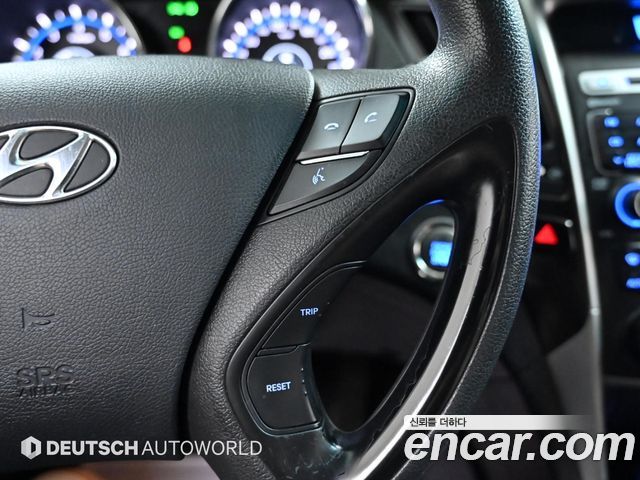 Hyundai Sonata 2012 — photo 17