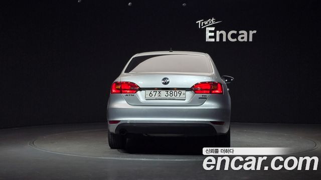 Volkswagen Jetta 2011 — photo 4