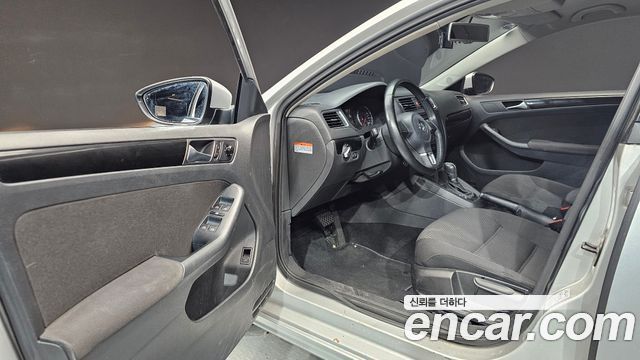 Volkswagen Jetta 2011 — photo 10