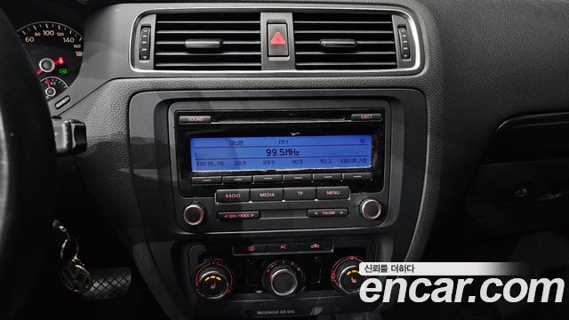 Volkswagen Jetta 2011 — photo 15