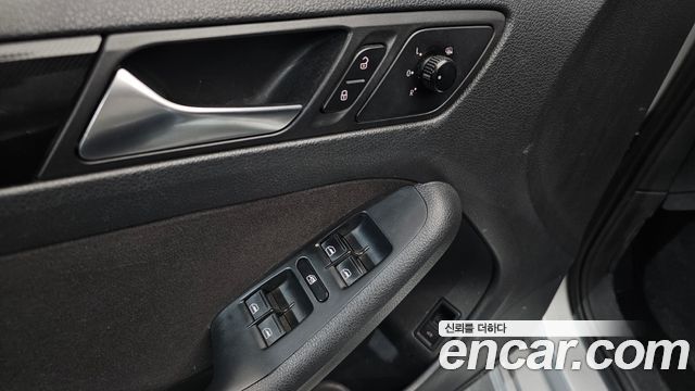 Volkswagen Jetta 2011 — photo 16