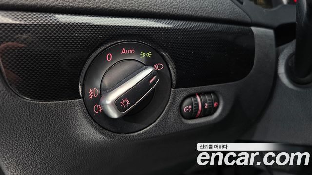Volkswagen Jetta 2011 — photo 18