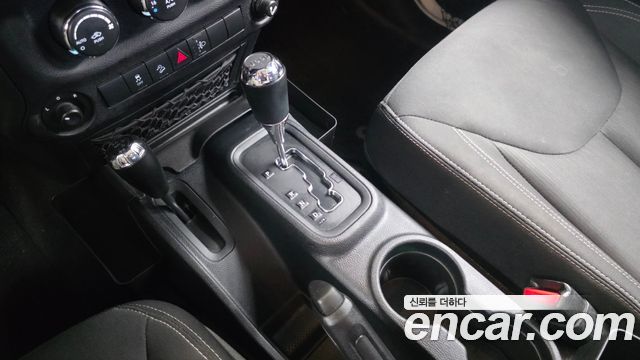 Jeep Wrangler 2016 — photo 9
