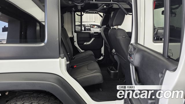 Jeep Wrangler 2016 — photo 12