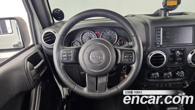 Jeep Wrangler 2016 — photo 13