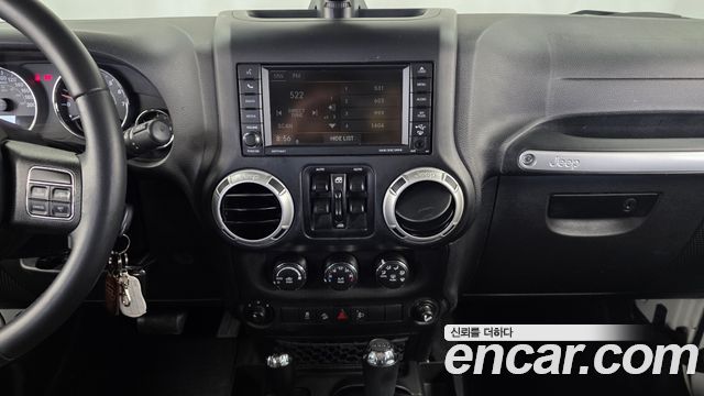 Jeep Wrangler 2016 — photo 14