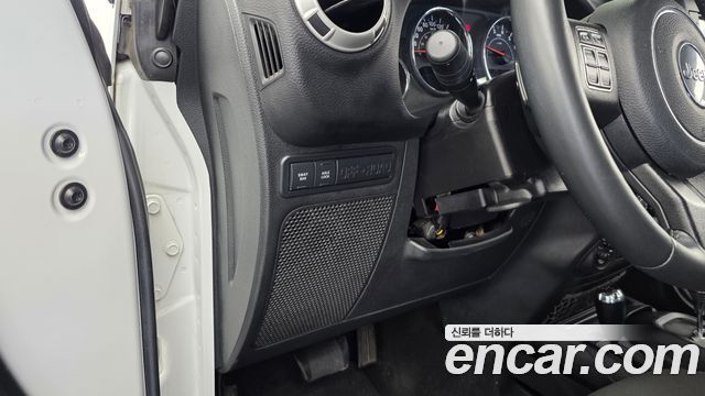 Jeep Wrangler 2016 — photo 17