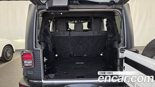 Jeep Wrangler 2016 — photo 20