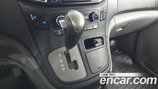 Hyundai Starex 2016 — photo 12