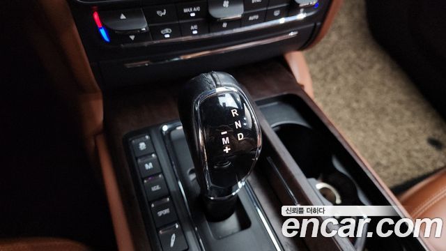 Maserati Quattroporte 2017 — photo 12