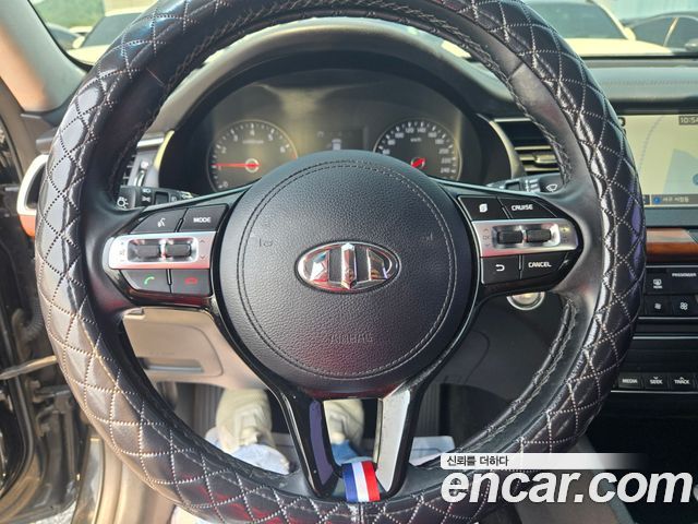 Kia K7 2017 — photo 11
