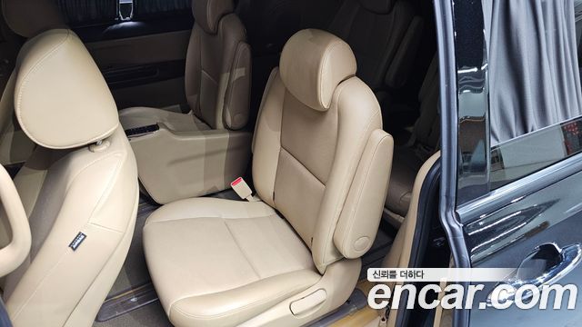 Kia Canival 2016 — photo 18