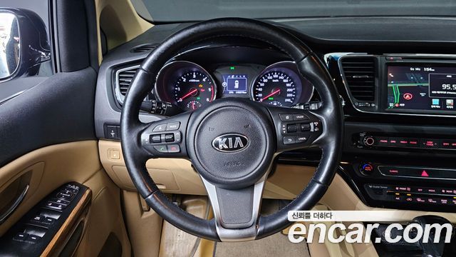 Kia Canival 2016 — photo 20