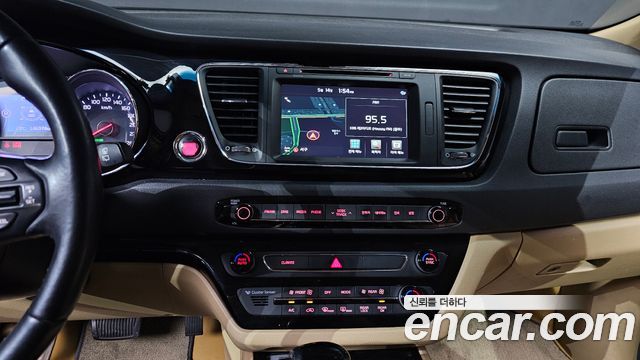 Kia Canival 2016 — photo 21