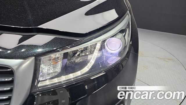 Kia Canival 2016 — photo 8