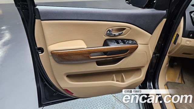 Kia Canival 2016 — photo 14