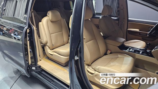 Kia Canival 2016 — photo 16