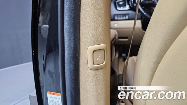 Kia Canival 2016 — photo 28