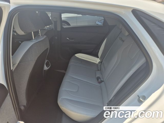 Hyundai AVANTE 2022 — photo 18