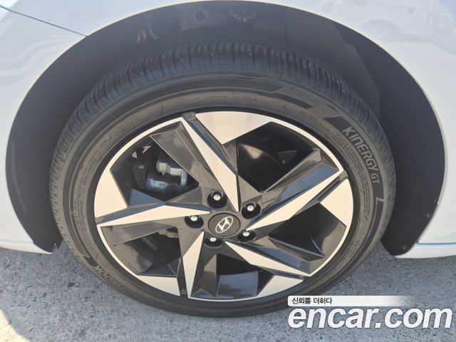 Hyundai AVANTE 2022 — photo 19