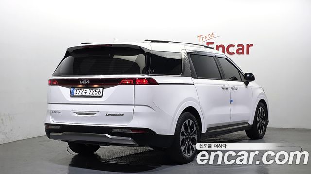 Kia Canival 2023 — photo 2