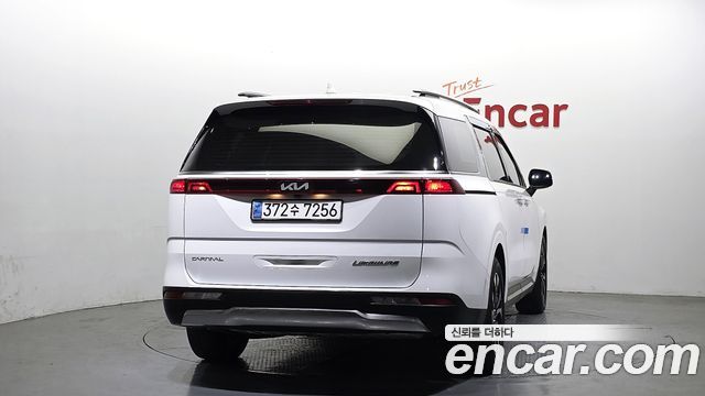 Kia Canival 2023 — photo 4
